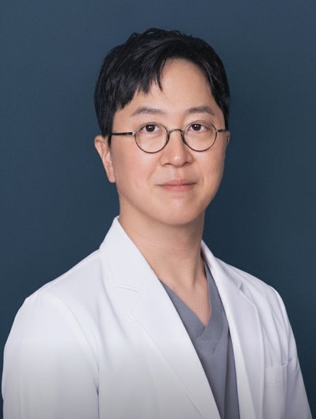 가슴확대수술, 나한테 맞는 보형물 선택하는 법 - 신사동성형외과