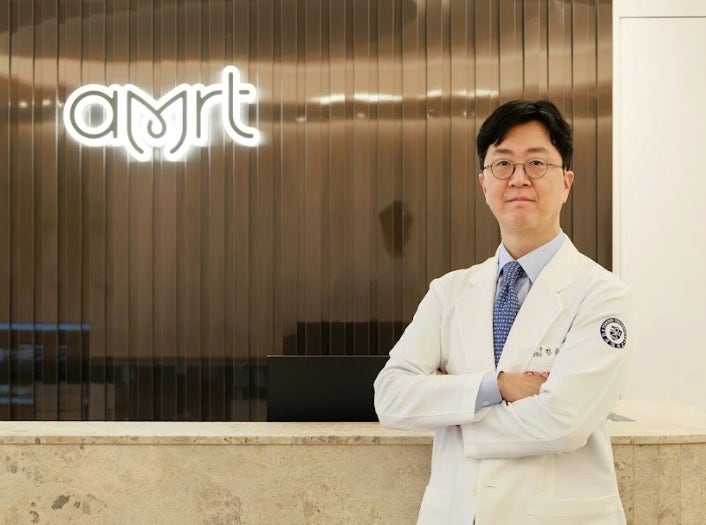 가슴수술 후 통증 원인과 최소화하는 꿀팁 - 신논현역성형외과